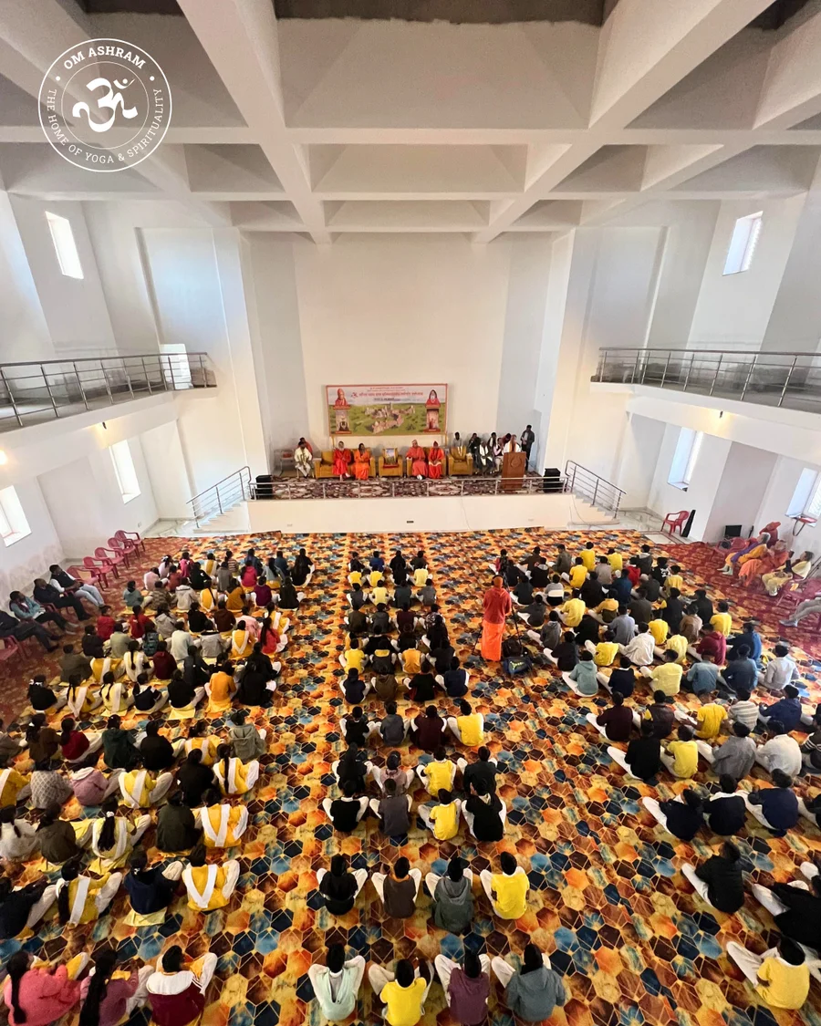 2nd-varsagandh-mahotsav-spiritual-wisdom-at-om-ashram_body12
