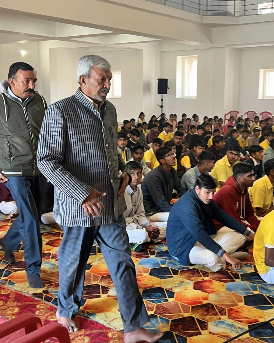 2nd-varsagandh-mahotsav-spiritual-wisdom-at-om-ashram_body22