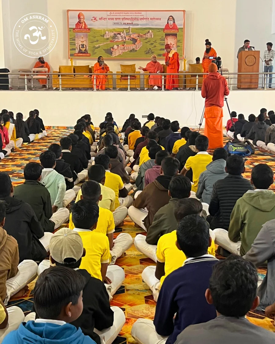 2nd-varsagandh-mahotsav-spiritual-wisdom-at-om-ashram_body25