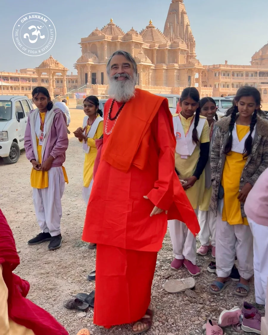 2nd-varsagandh-mahotsav-spiritual-wisdom-at-om-ashram_body27