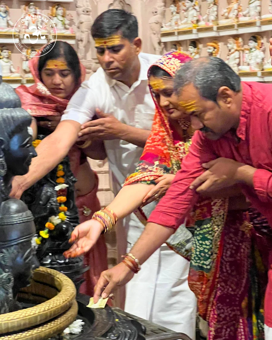 2nd-varsagandh-mahotsav-spiritual-wisdom-at-om-ashram_body7