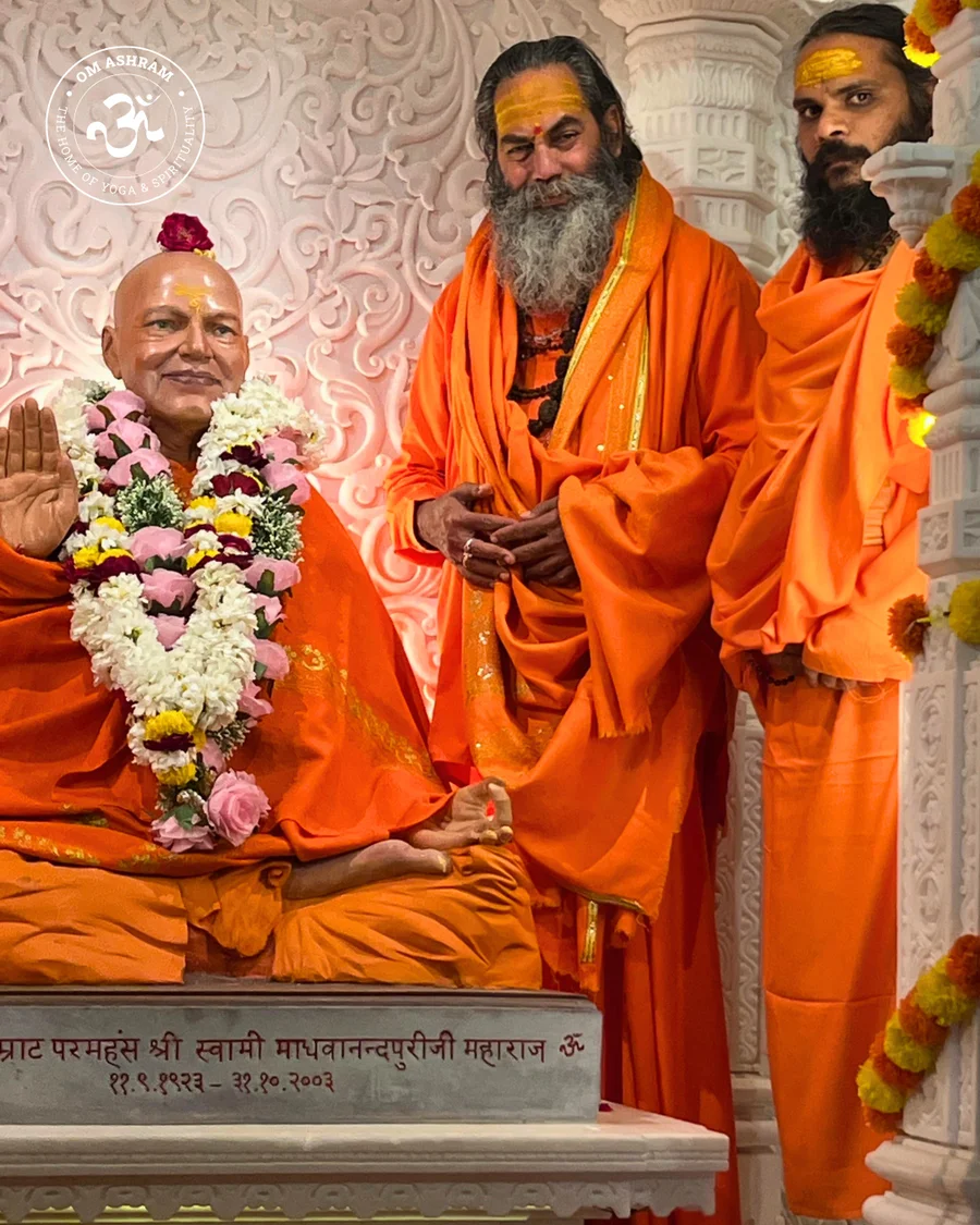 2nd-varsagandh-mahotsav-spiritual-wisdom-at-om-ashram_body9