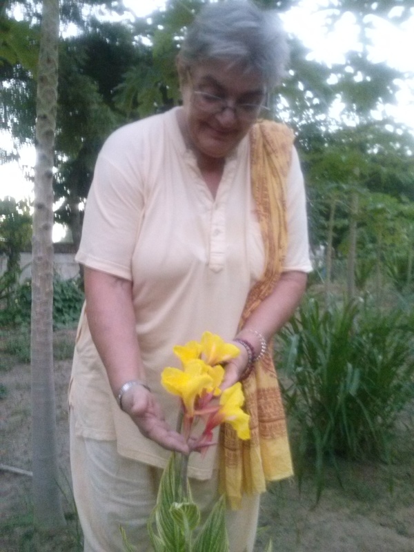 Savitriji checking out new variety of canna lily 600