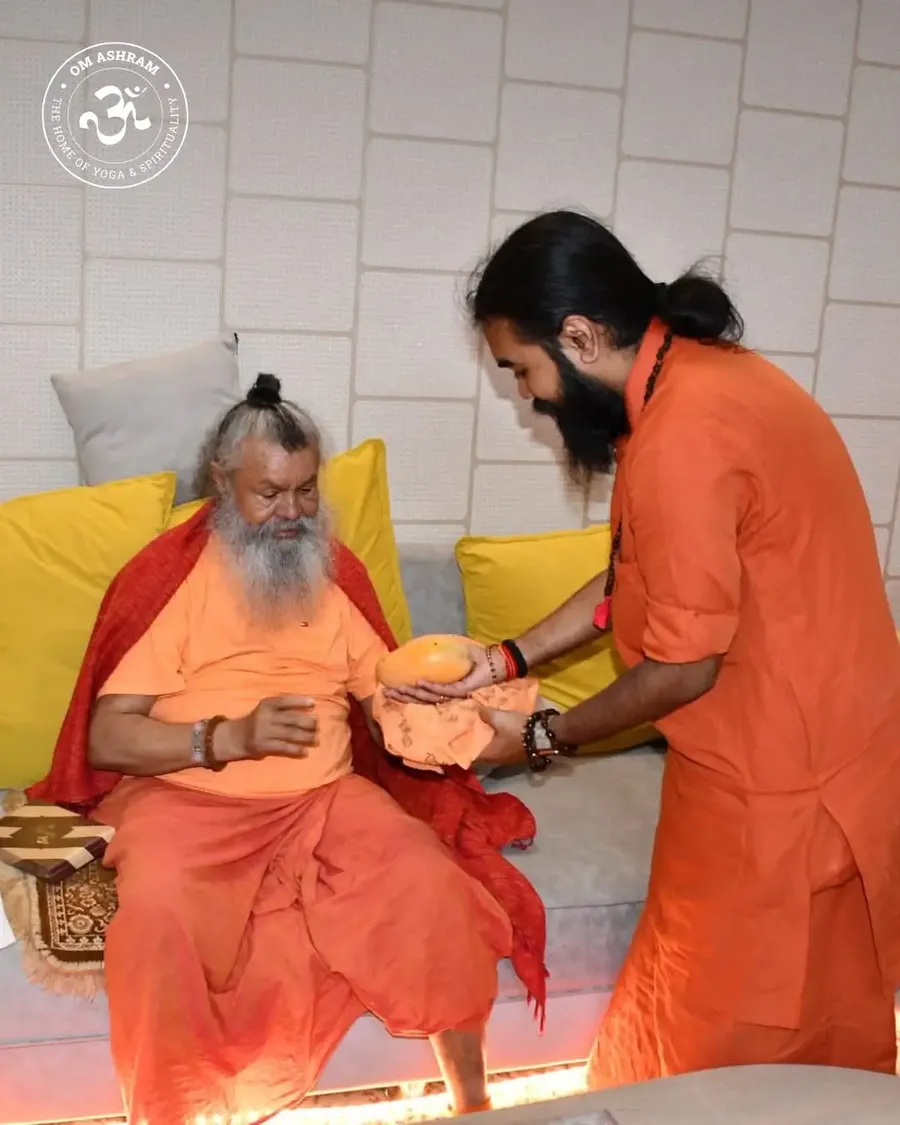 a-blessed-evening-with-vishwaguru-ji-at-om-ashram bodyImage