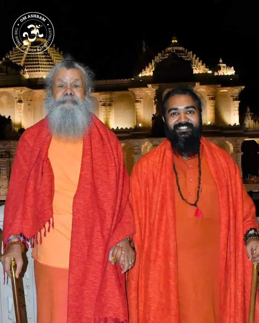 a-blessed-evening-with-vishwaguru-ji-at-om-ashram mainImage