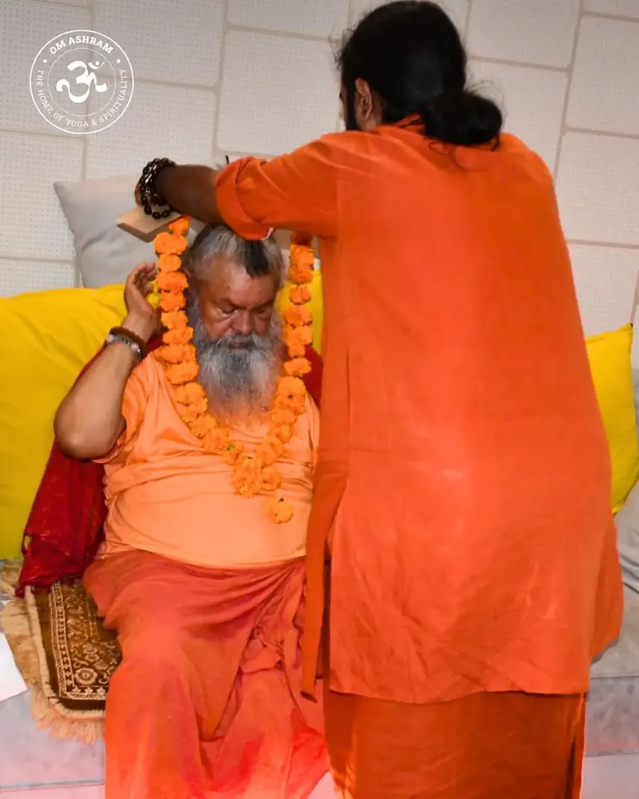 a-blessed-evening-with-vishwaguru-ji-at-om-ashram bodyImage