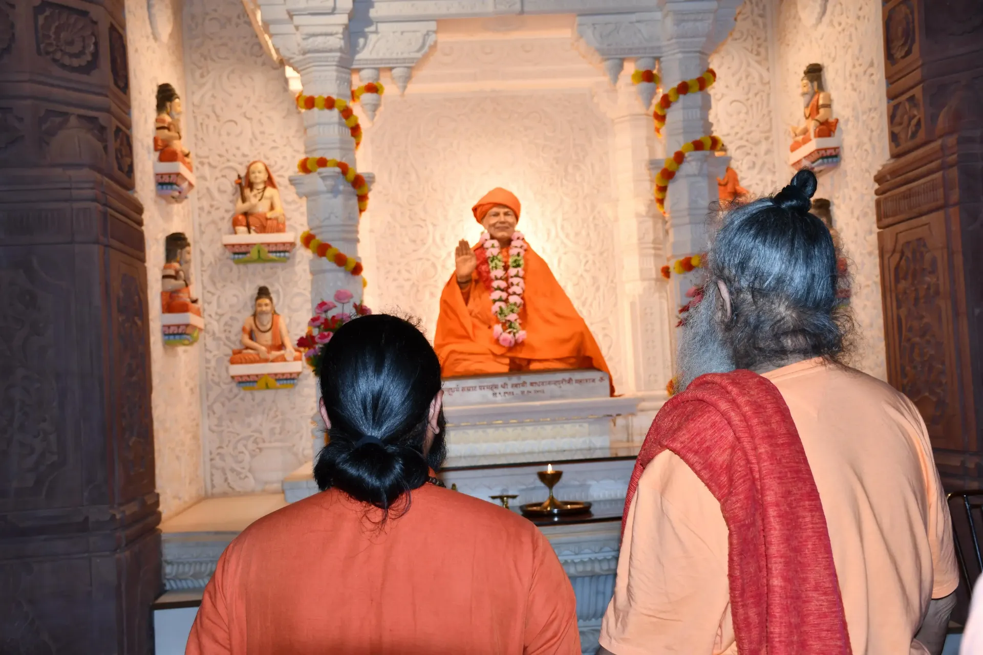 a-blessed-evening-with-vishwaguru-ji-at-om-ashram bodyImage