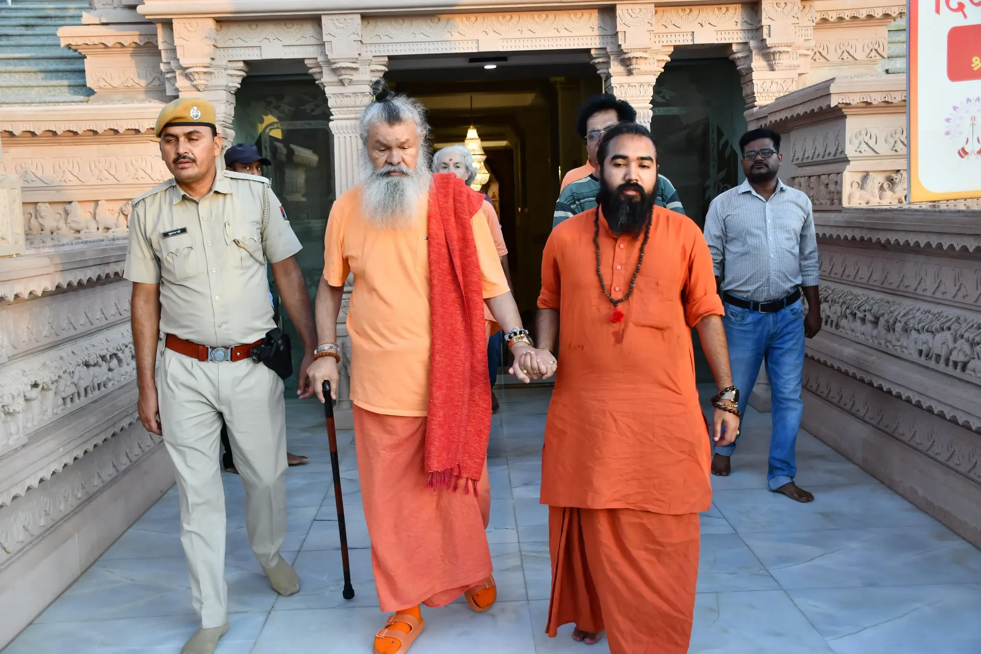 a-blessed-evening-with-vishwaguru-ji-at-om-ashram bodyImage