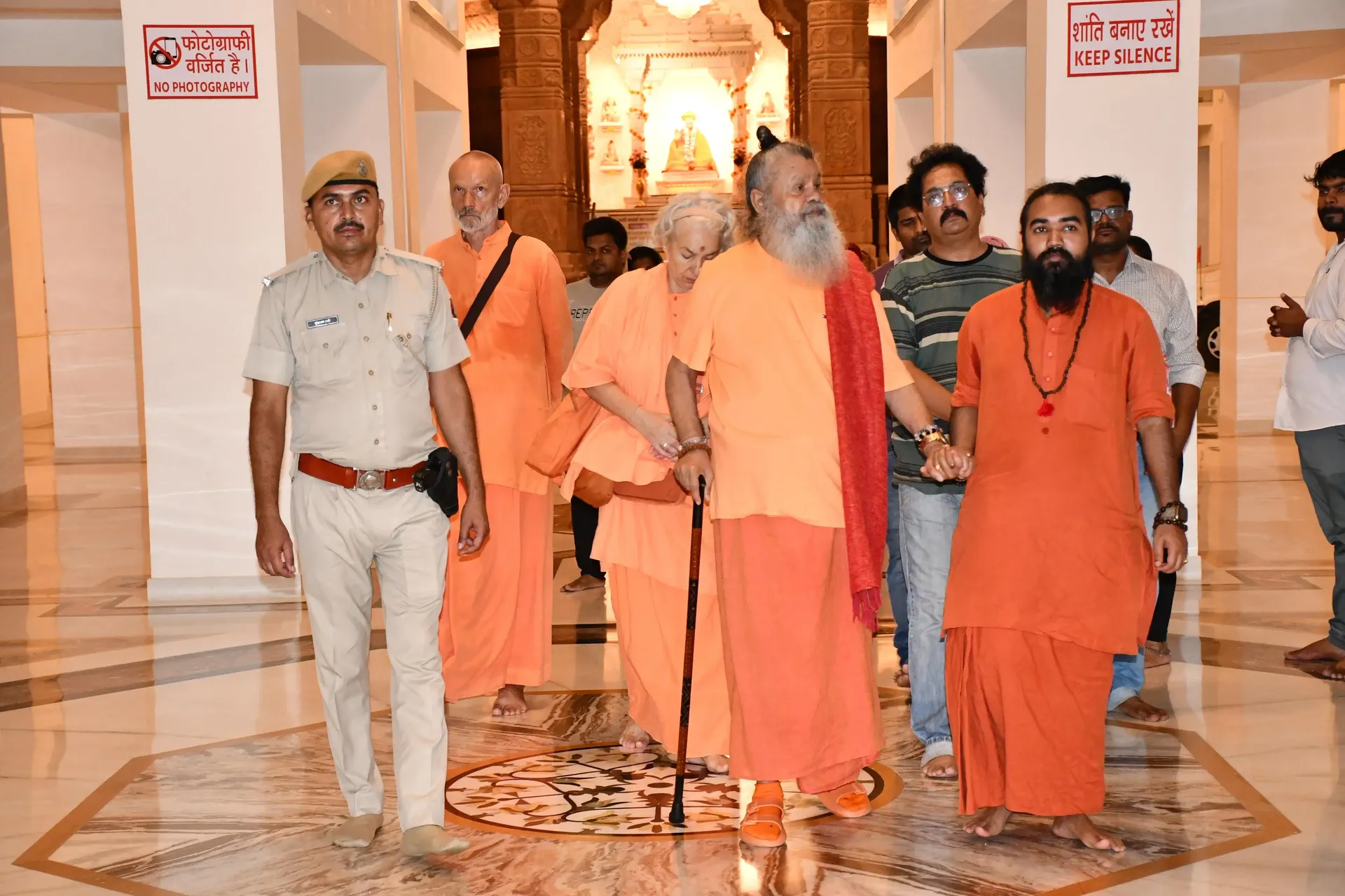 a-blessed-evening-with-vishwaguru-ji-at-om-ashram bodyImage