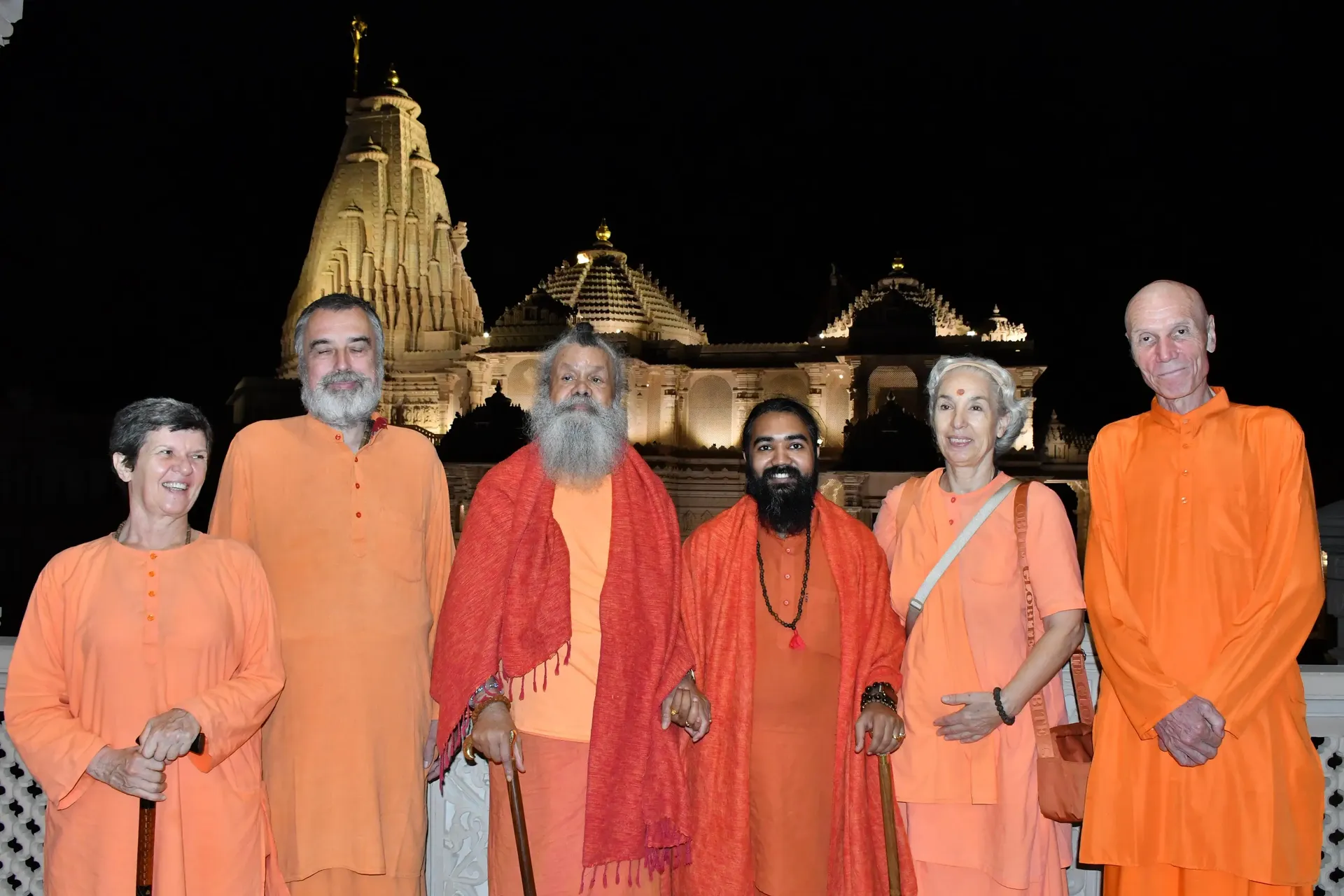 a-blessed-evening-with-vishwaguru-ji-at-om-ashram bodyImage