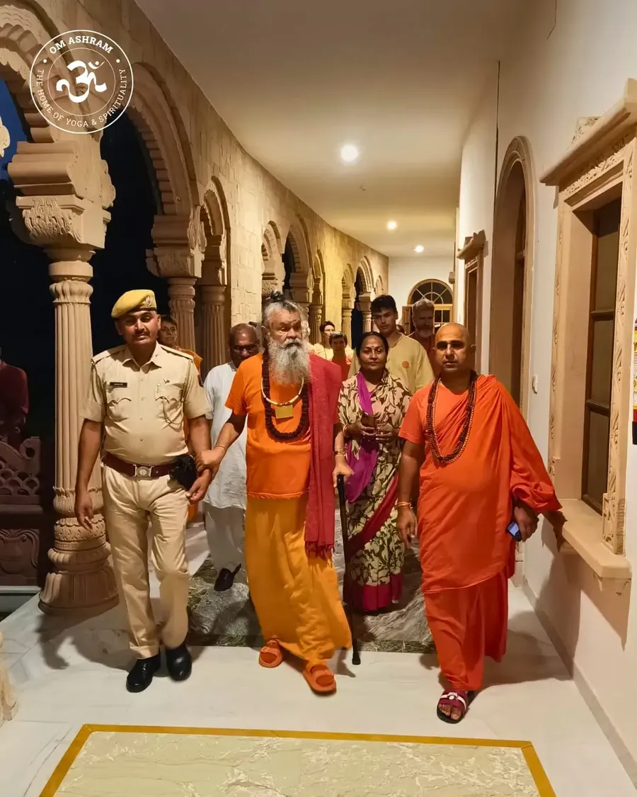 a-blessed-walk-gurudev-s-presence-at-om-ashram bodyImage