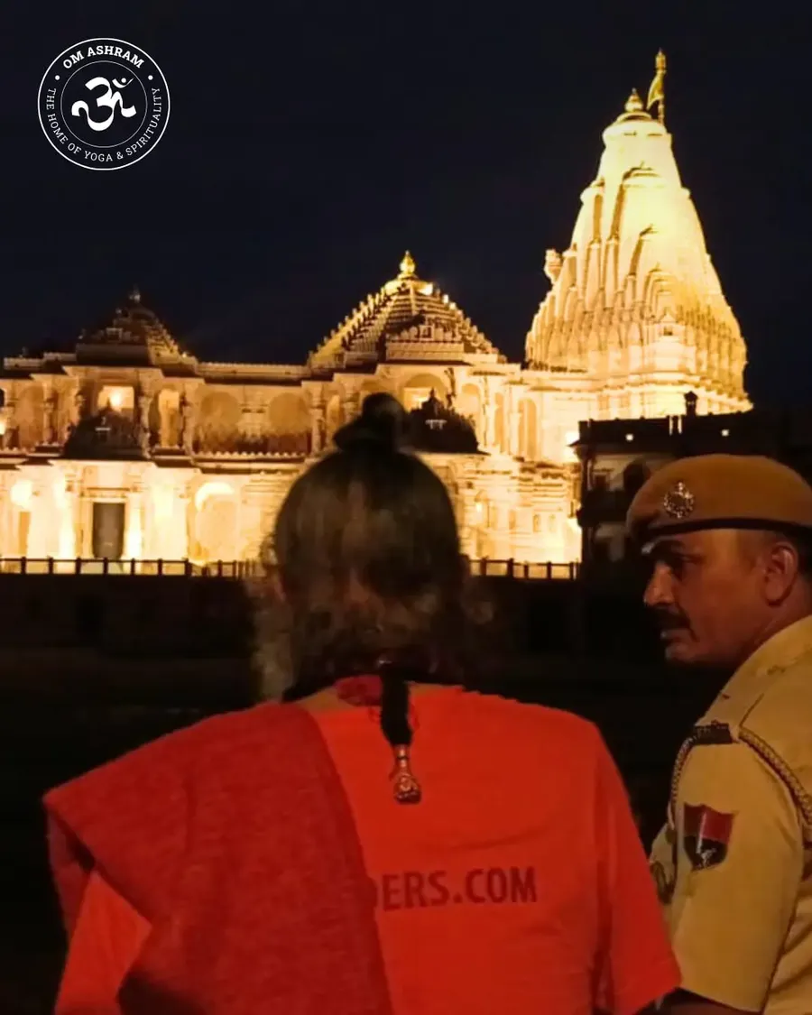 a-blessed-walk-gurudev-s-presence-at-om-ashram bodyImage