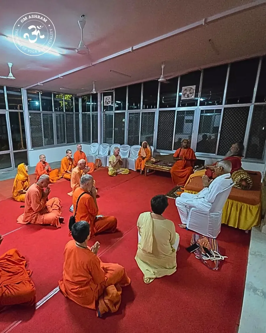 a-blessed-walk-gurudev-s-presence-at-om-ashram bodyImage