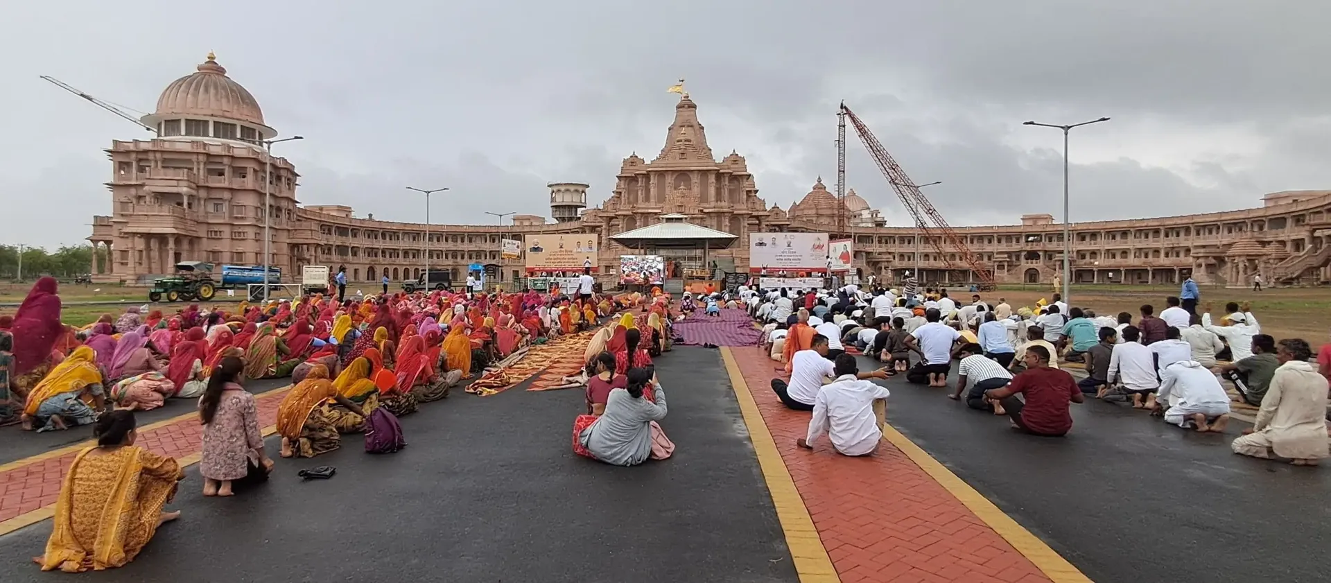 a-celebration-of-unity-international-day-of-yoga-at-om-ashram mainImage