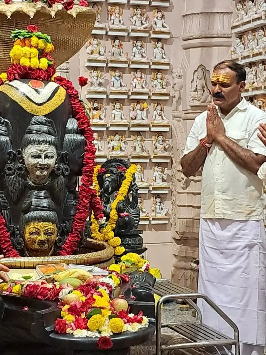 a-day-of-joy-celebrating-our-beloved-gurudev bodyImage