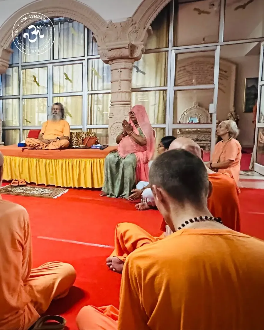 a-divine-satsang-with-gurudev-finding-clarity-in-silence bodyImage