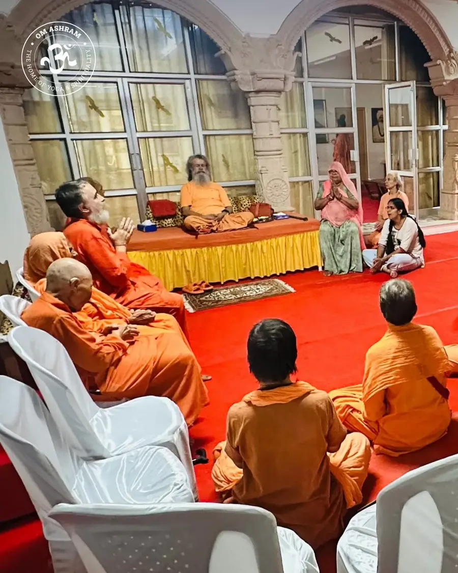 a-divine-satsang-with-gurudev-finding-clarity-in-silence bodyImage