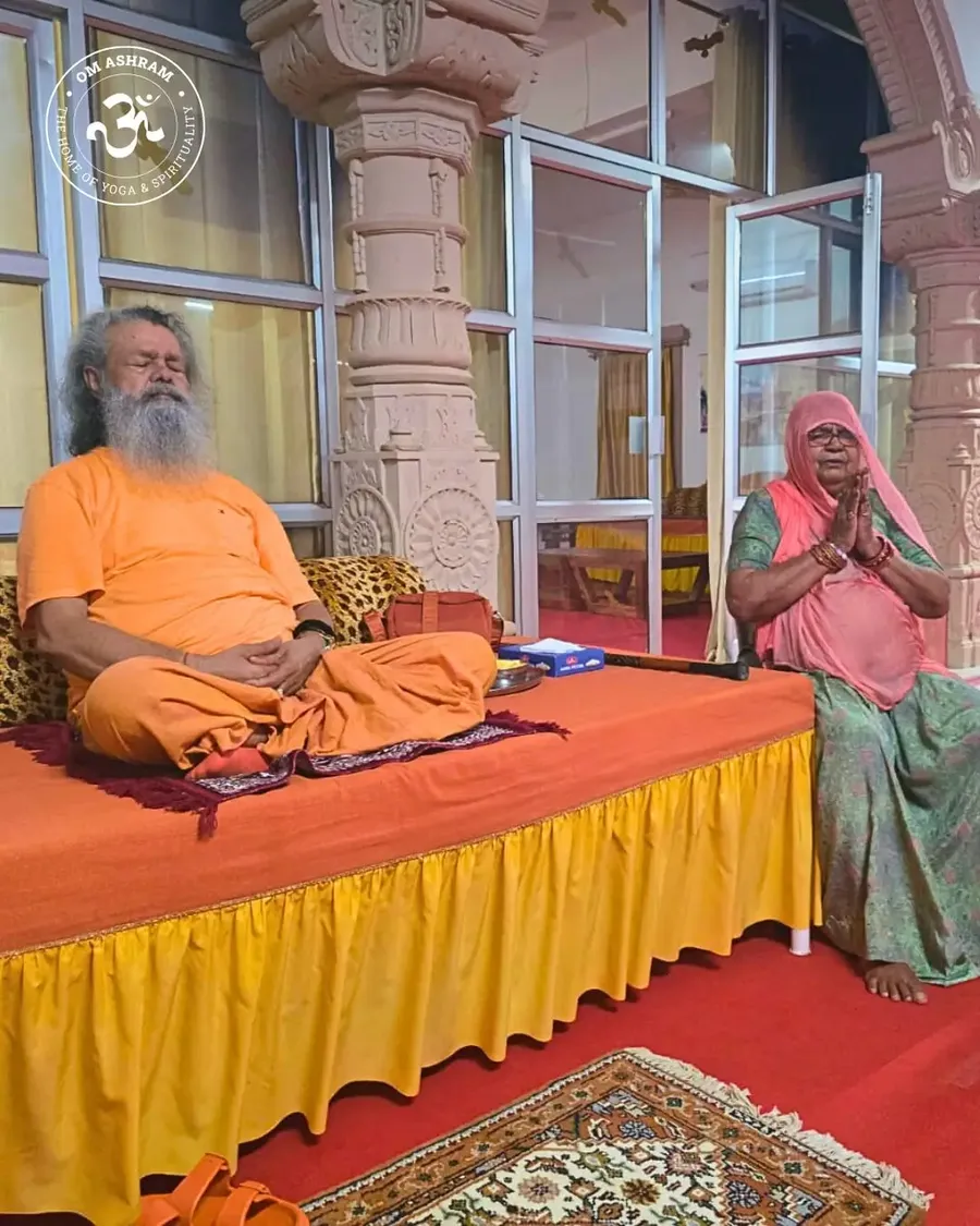 a-divine-satsang-with-gurudev-finding-clarity-in-silence bodyImage