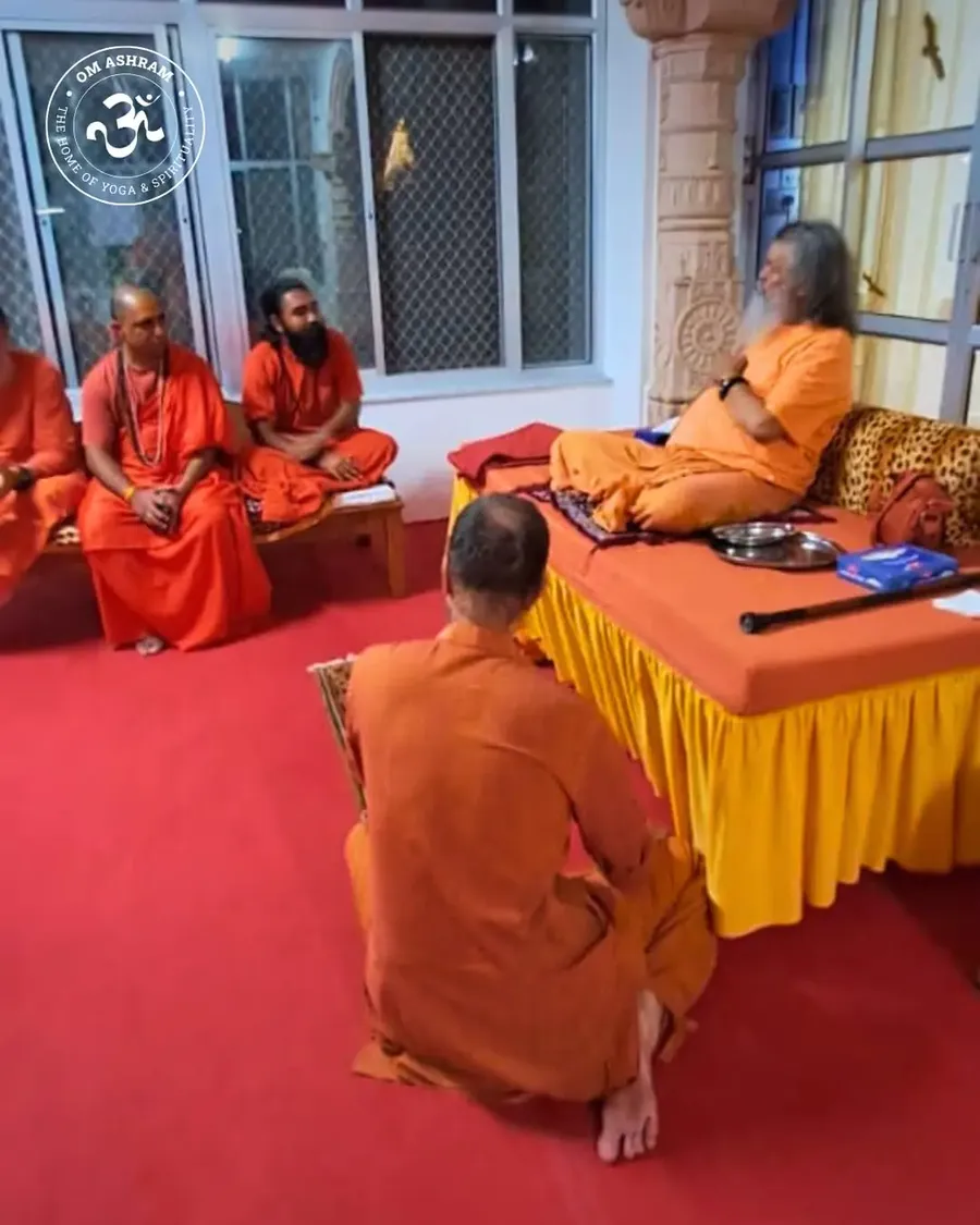 a-divine-satsang-with-gurudev-finding-clarity-in-silence bodyImage