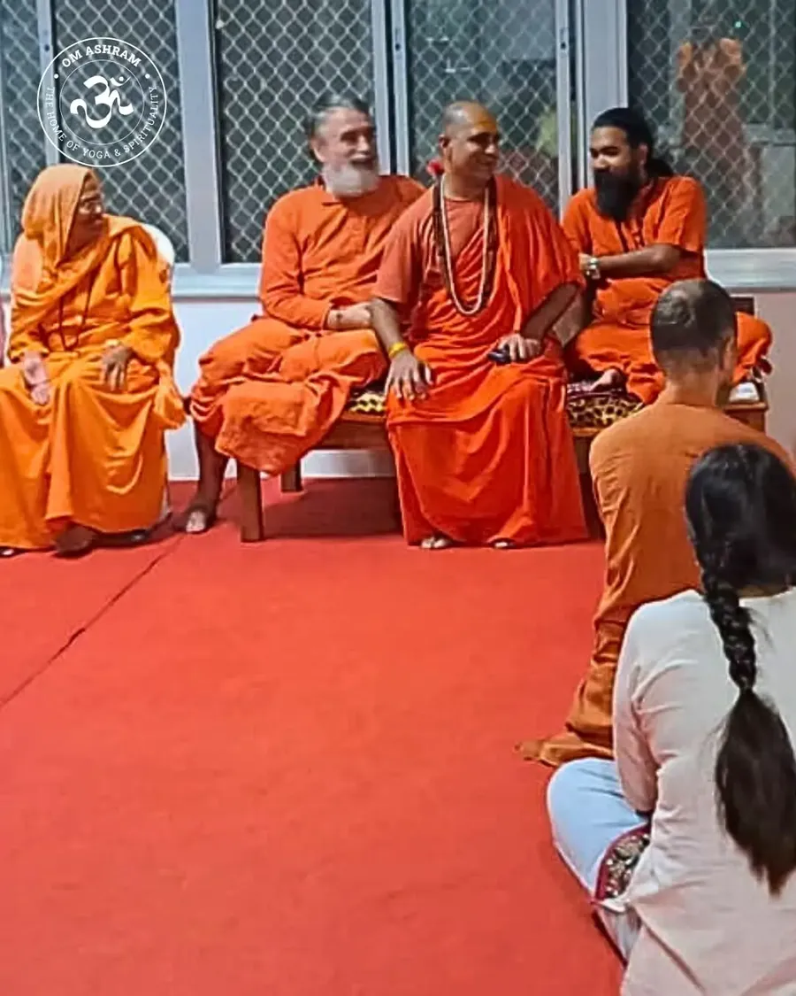 a-divine-satsang-with-gurudev-finding-clarity-in-silence bodyImage