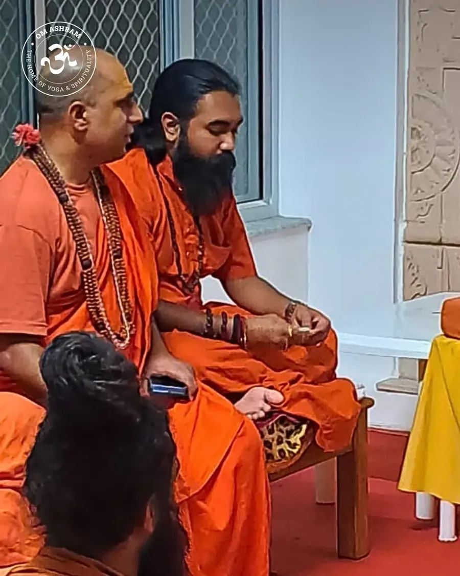 a-divine-satsang-with-gurudev-finding-clarity-in-silence bodyImage