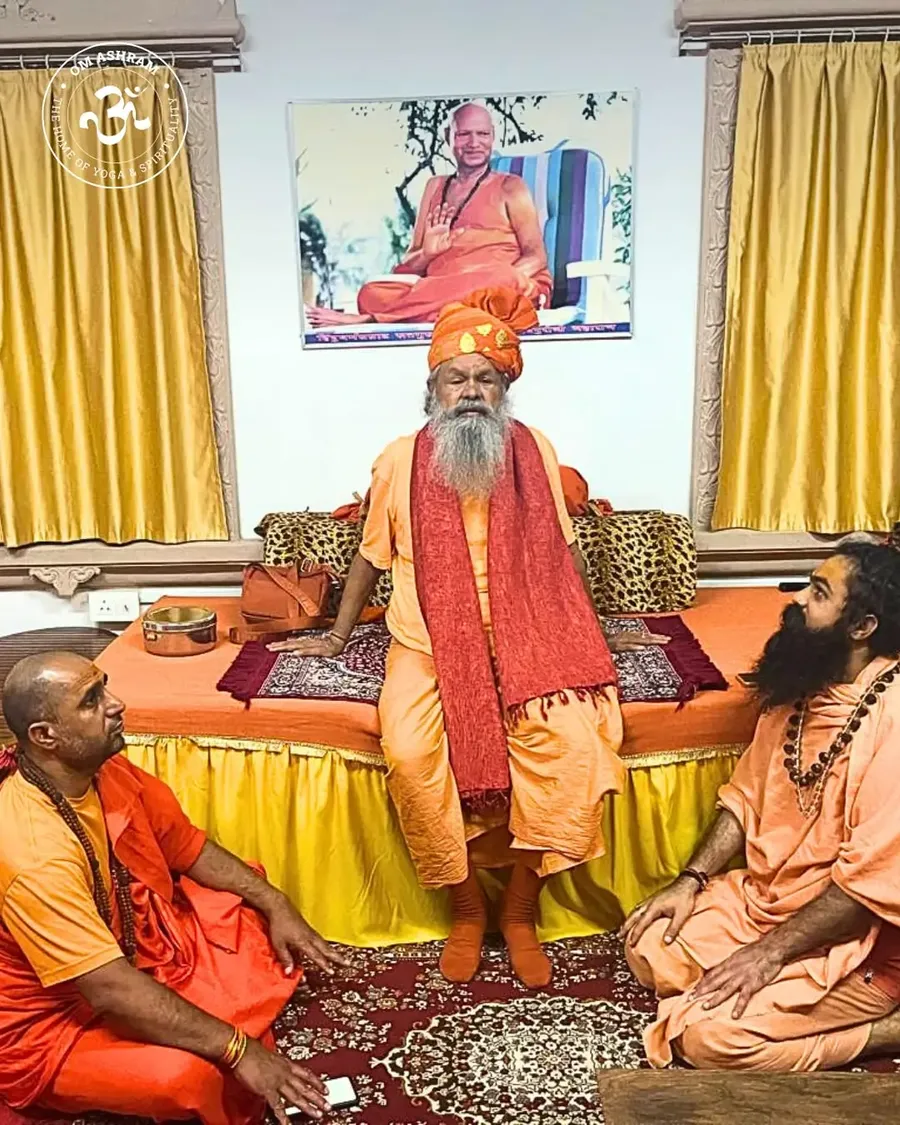 a-divine-satsang-with-gurudev-finding-clarity-in-silence bodyImage