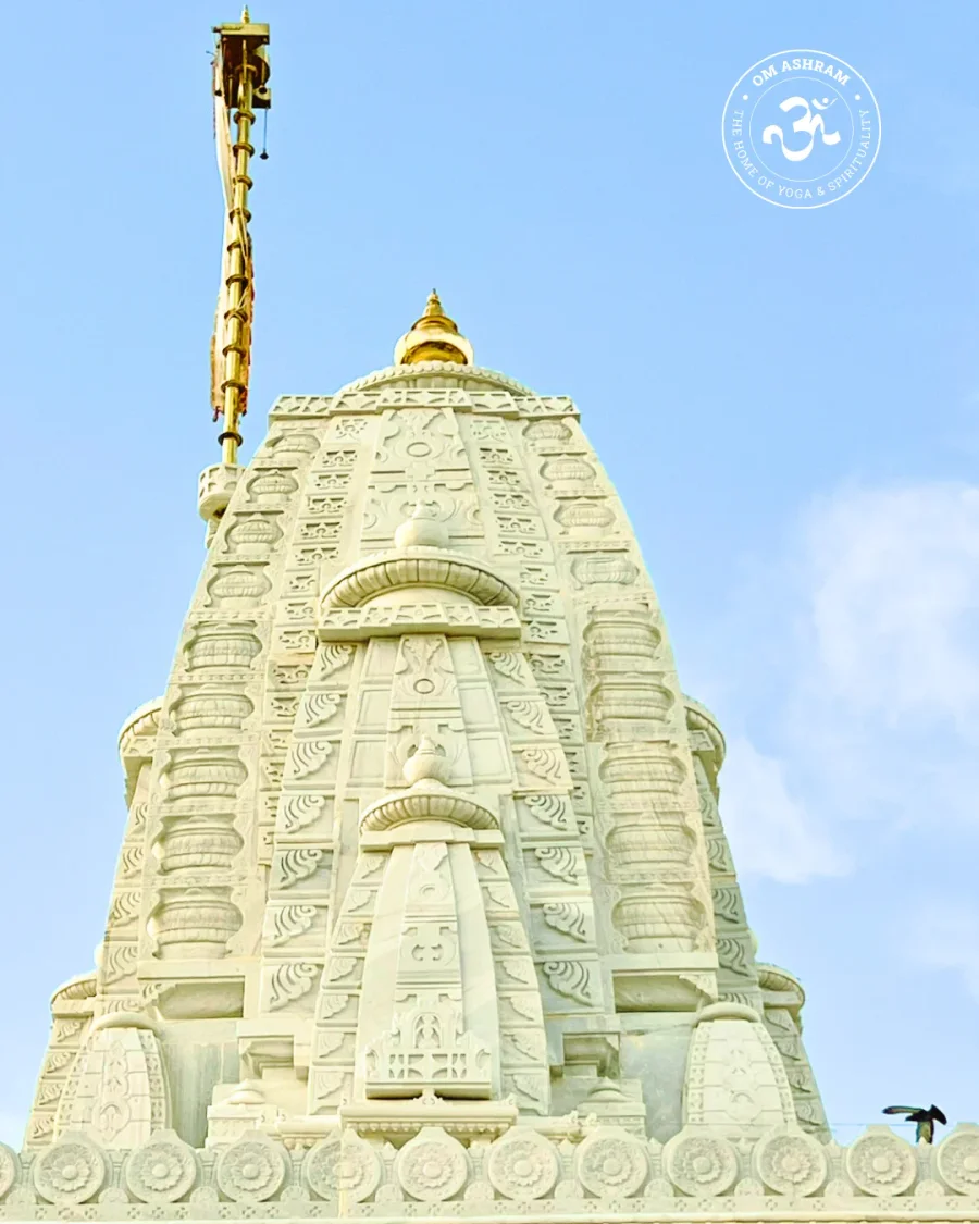 a-sacred-homecoming-gurudev-blesses-the-new-maheshwar-mahadev-mandir_body2