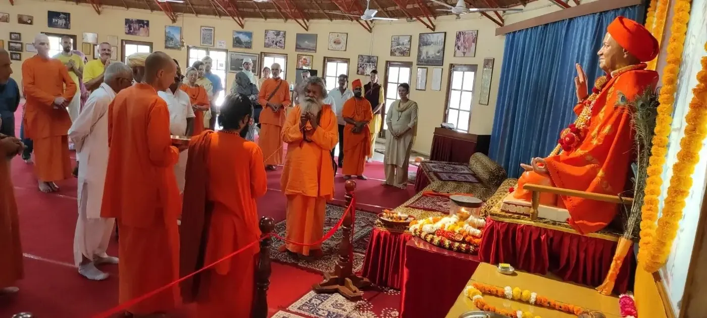 bhajans-in-om-ashram-and-farewell bodyImage