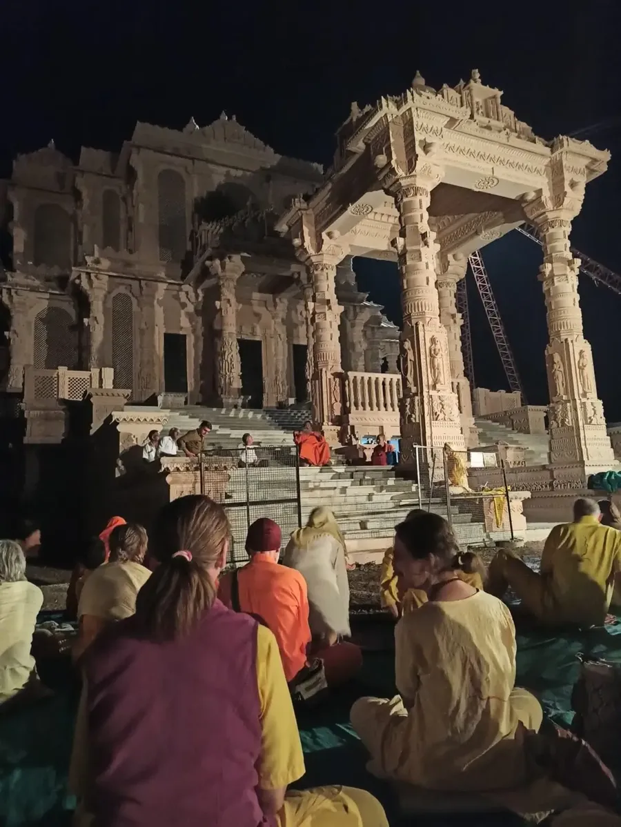 bhajans-in-om-ashram-and-farewell bodyImage