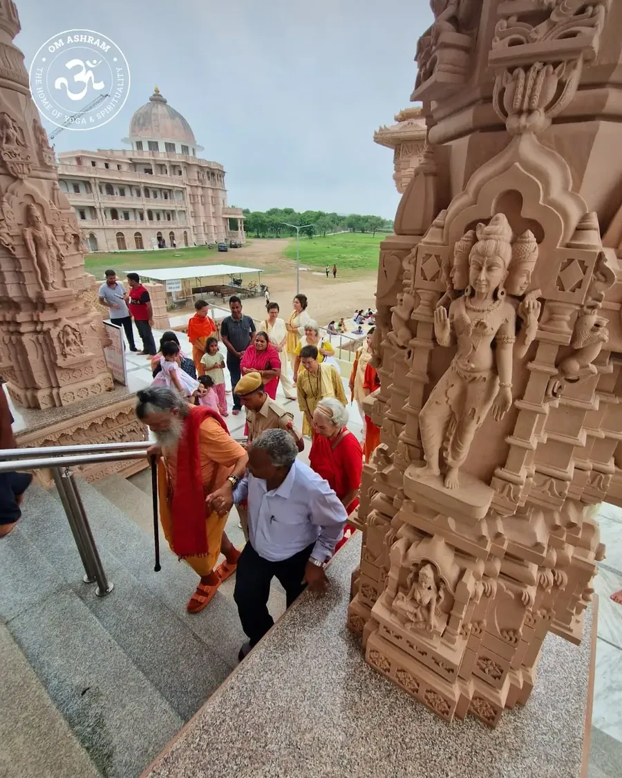 birthday-celebration-gurudev-at-rudra-abhishek bodyImage