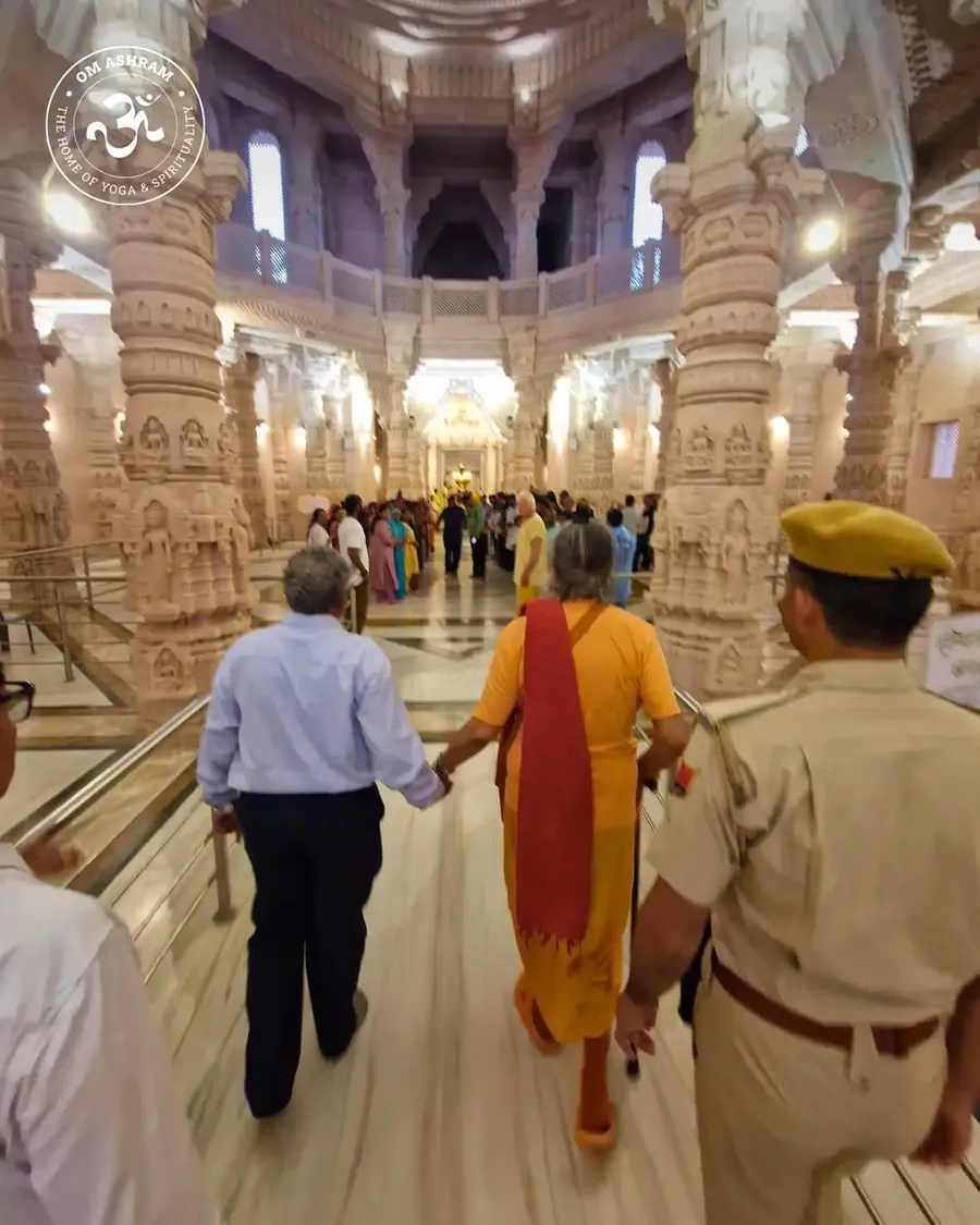 birthday-celebration-gurudev-at-rudra-abhishek bodyImage