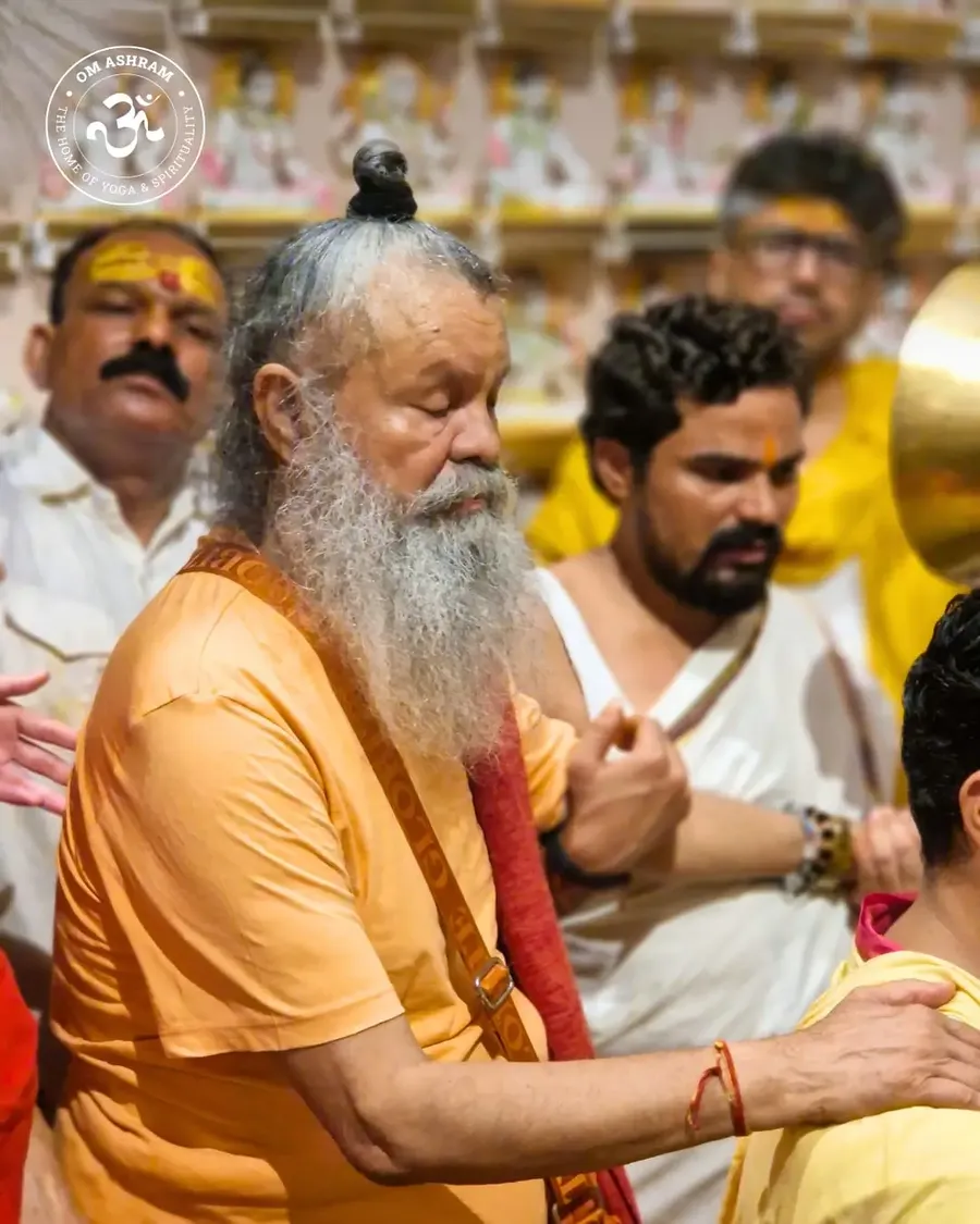 birthday-celebration-gurudev-at-rudra-abhishek bodyImage