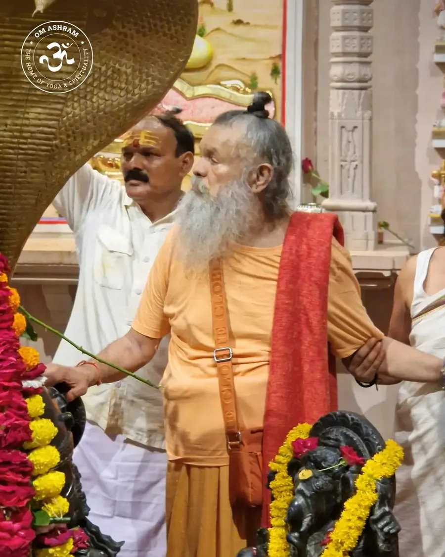 birthday-celebration-gurudev-at-rudra-abhishek bodyImage