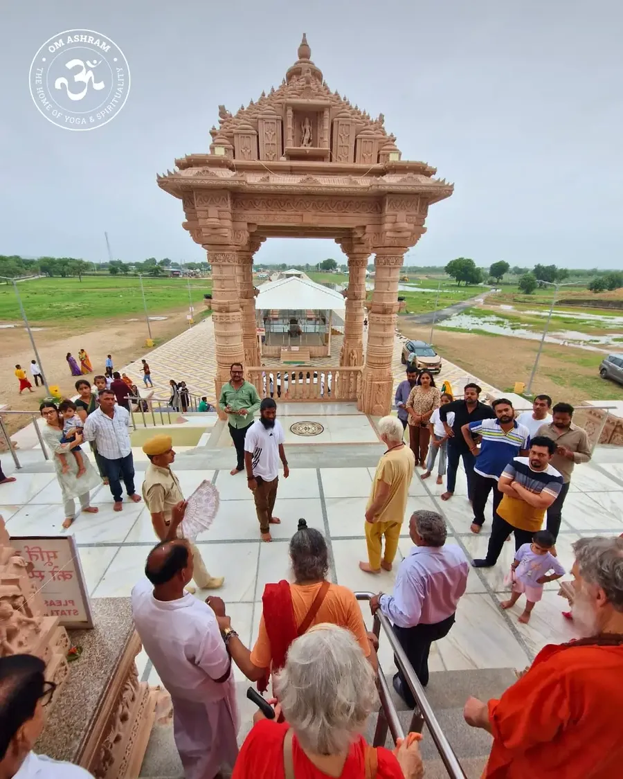 birthday-celebration-gurudev-at-rudra-abhishek bodyImage