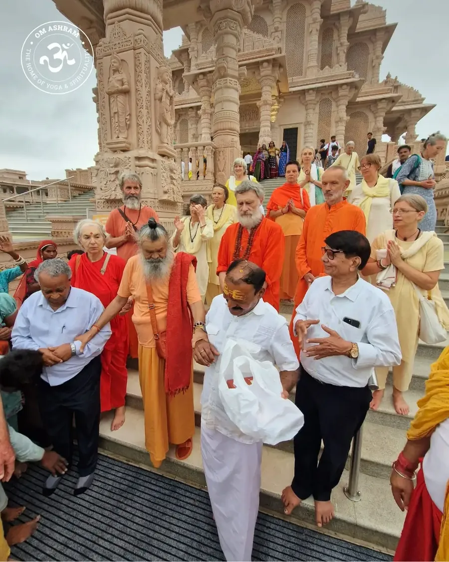 birthday-celebration-gurudev-at-rudra-abhishek bodyImage