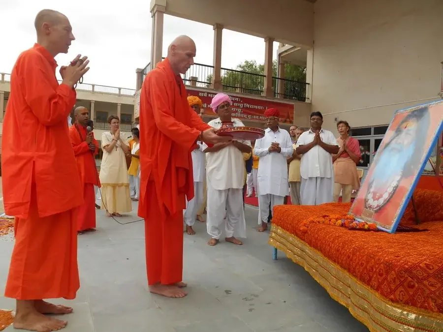 birthday-celebration-in-om-ashram bodyImage