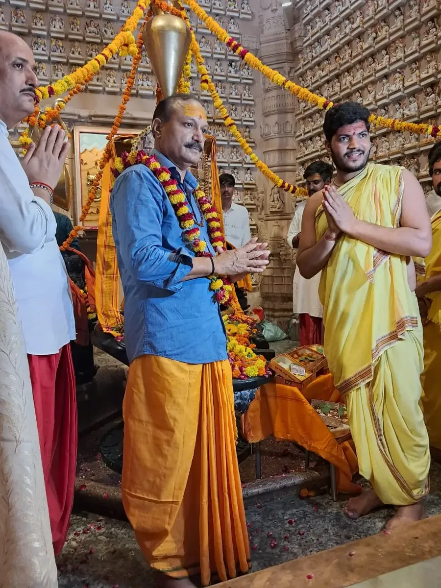 bsf-inspector-general-s-special-visit-to-om-ashram thumbnailImage