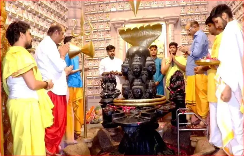 bsf-inspector-general-s-special-visit-to-om-ashram bodyImage