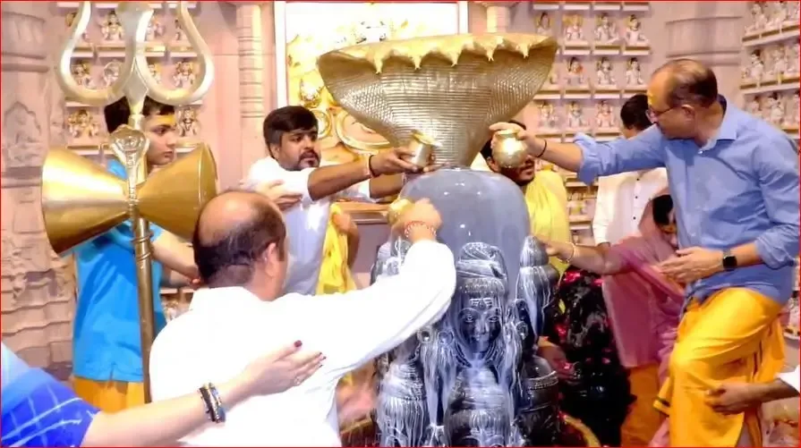 bsf-inspector-general-s-special-visit-to-om-ashram bodyImage