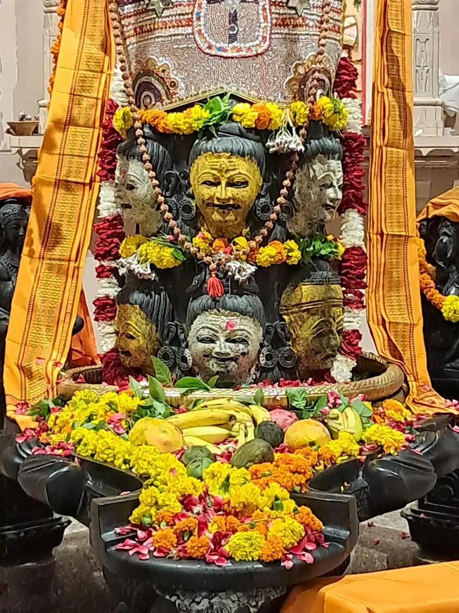 bsf-inspector-general-s-special-visit-to-om-ashram bodyImage