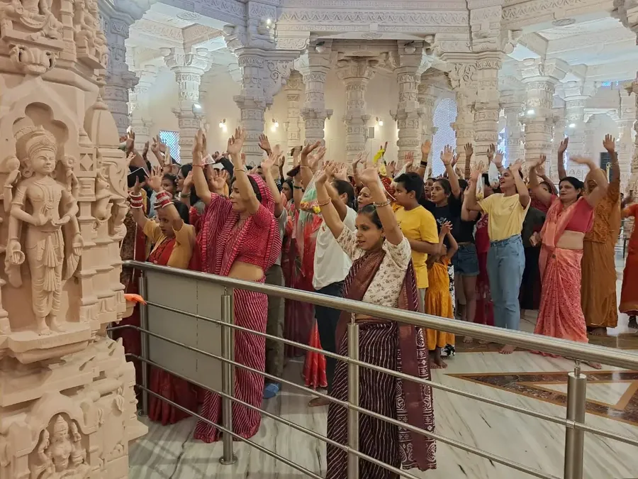 bsf-inspector-general-s-special-visit-to-om-ashram bodyImage