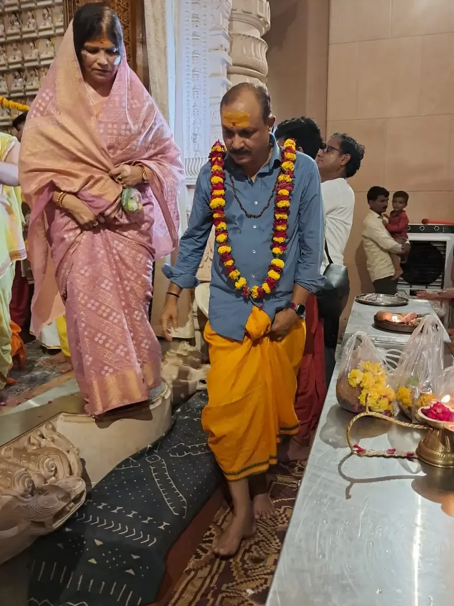 bsf-inspector-general-s-special-visit-to-om-ashram bodyImage