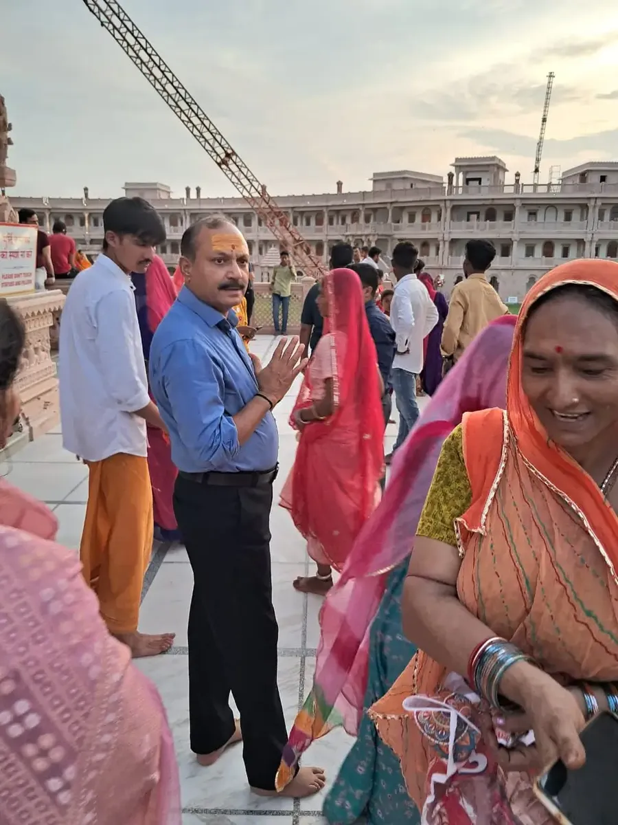 bsf-inspector-general-s-special-visit-to-om-ashram bodyImage