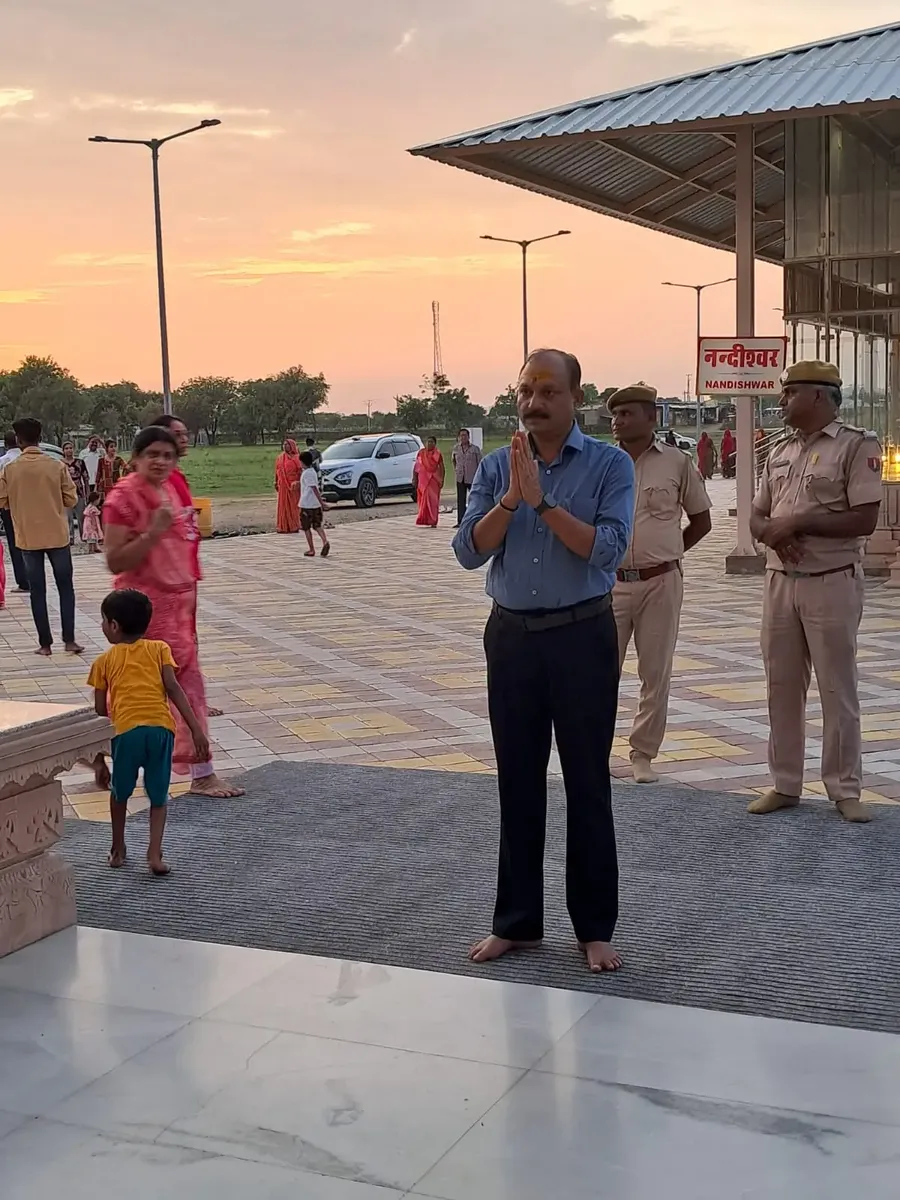 bsf-inspector-general-s-special-visit-to-om-ashram bodyImage