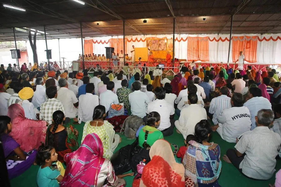 celebration-of-gurupurnima-2015-in-om-ashram mainImage