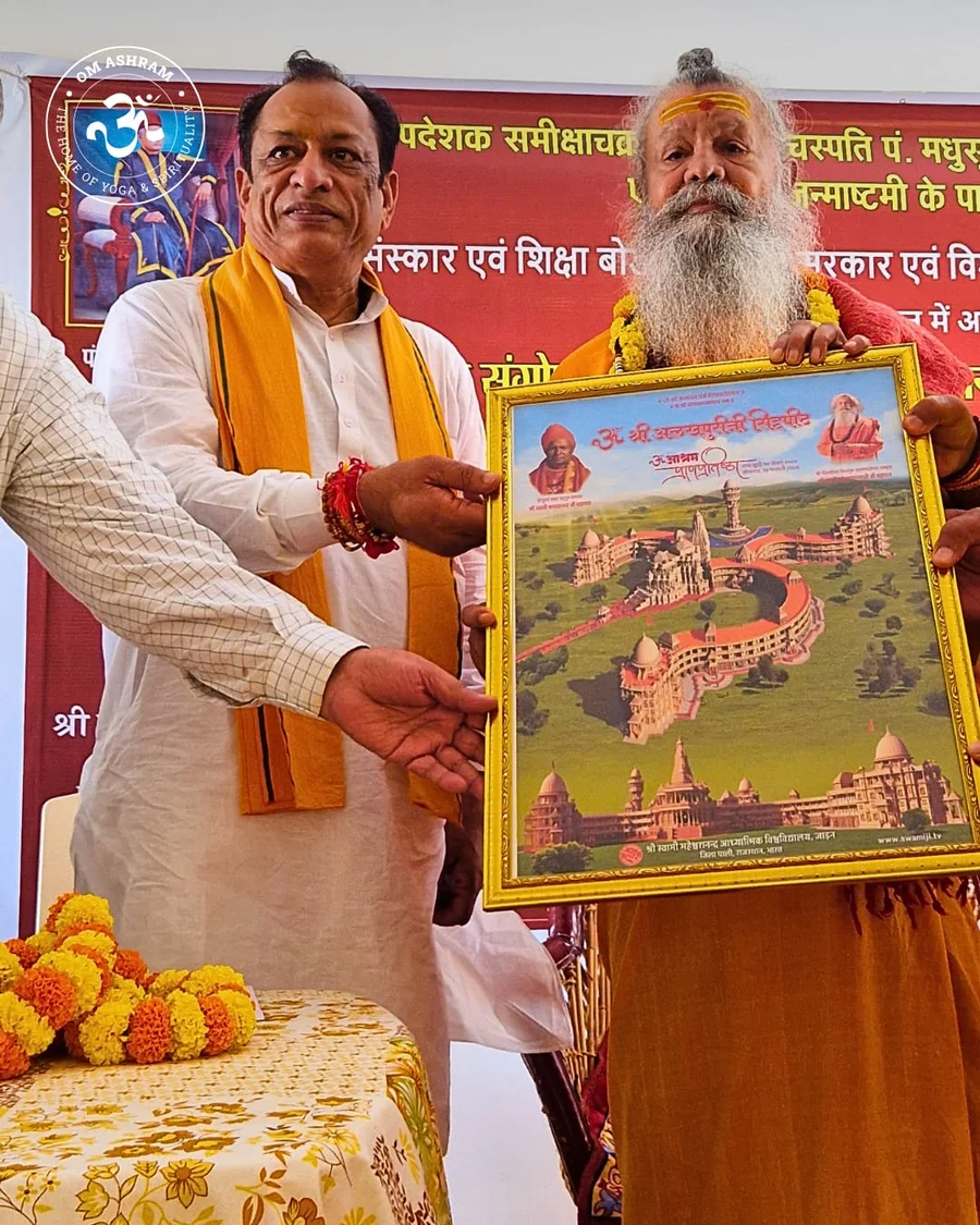 distinguished-guests-grace-symposium-on-vedic-culture-at-om-ashram bodyImage