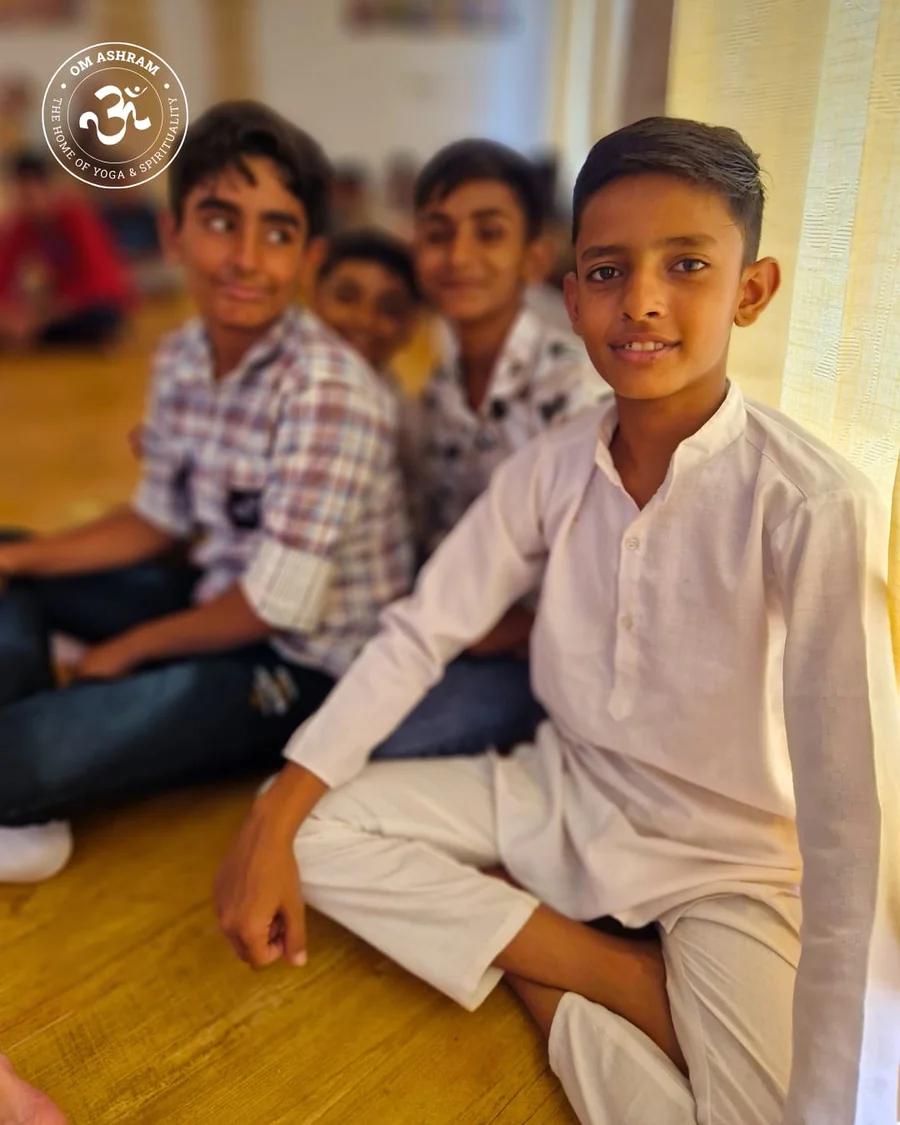 distinguished-guests-grace-symposium-on-vedic-culture-at-om-ashram bodyImage