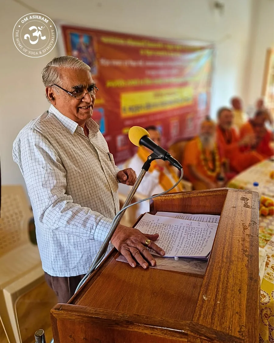 distinguished-guests-grace-symposium-on-vedic-culture-at-om-ashram bodyImage