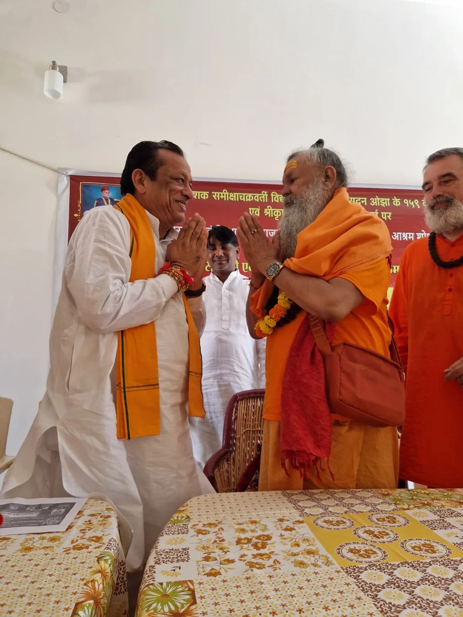 distinguished-guests-grace-symposium-on-vedic-culture-at-om-ashram bodyImage