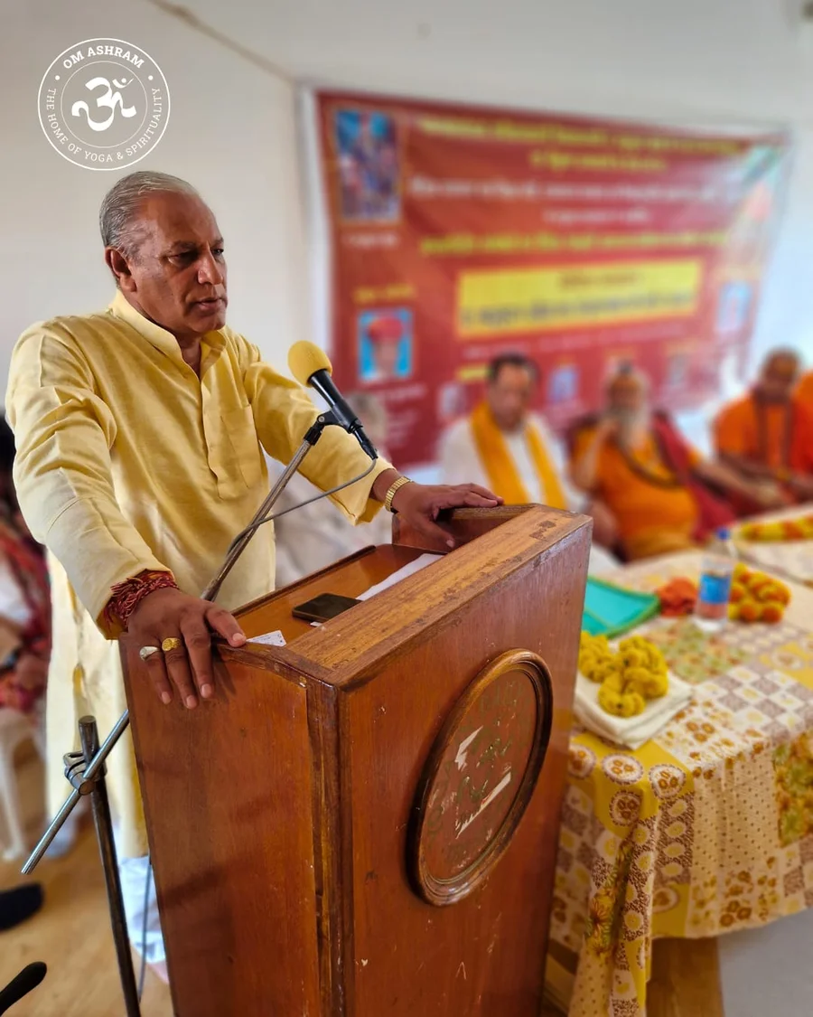 distinguished-guests-grace-symposium-on-vedic-culture-at-om-ashram bodyImage